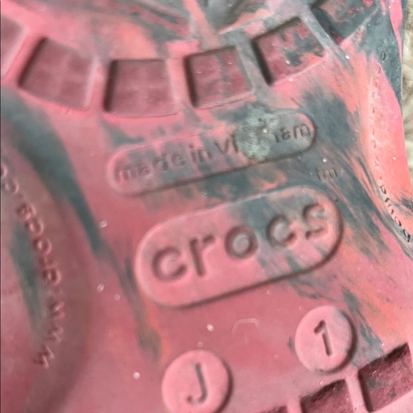 CROCS Kids Red and Black Detroit Lions Sandals with Sports Charms size J1 - Picture 8 of 8